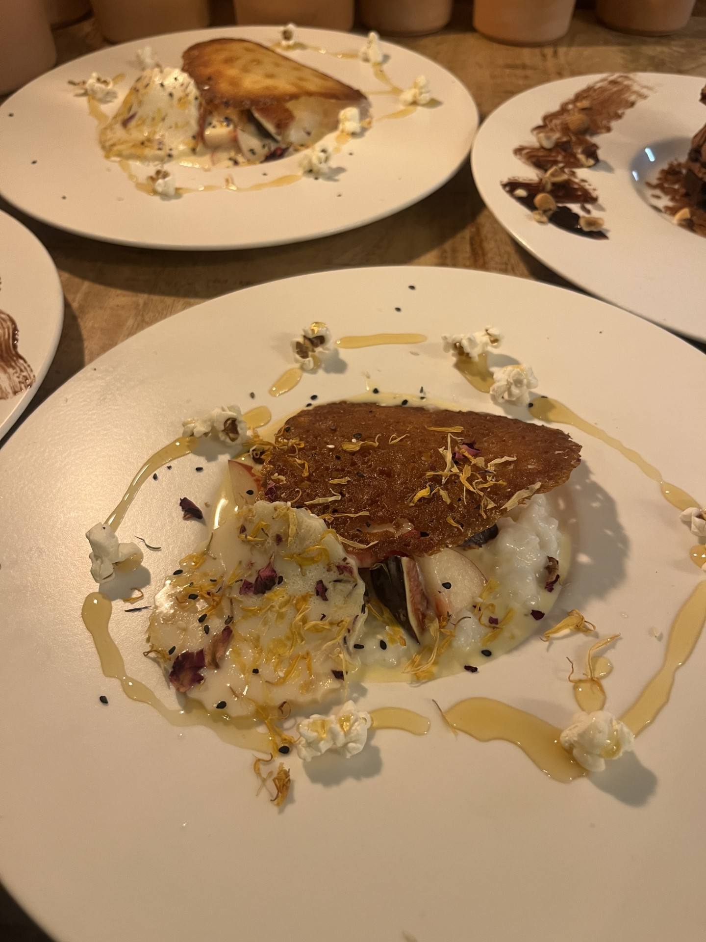 Voile lacté de figue, pop-corn et tuile croustillante
